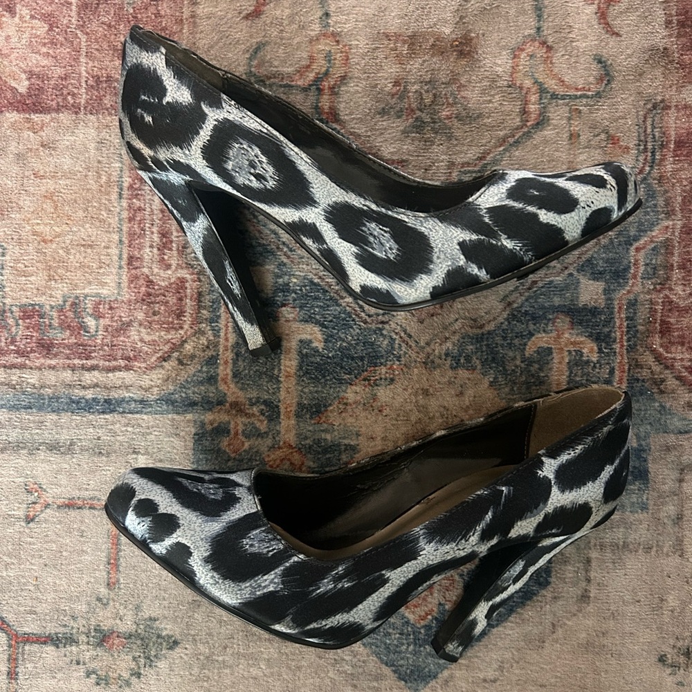 Forever 21 Y2K High Heels Animal Print Black Silver Grey Pumps Evening Glam